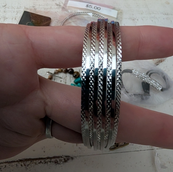 Random Jewelry Lot And Shell - Picture 4 of 4